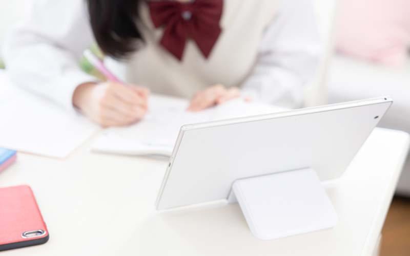 タブレットを使用したオンライン学習